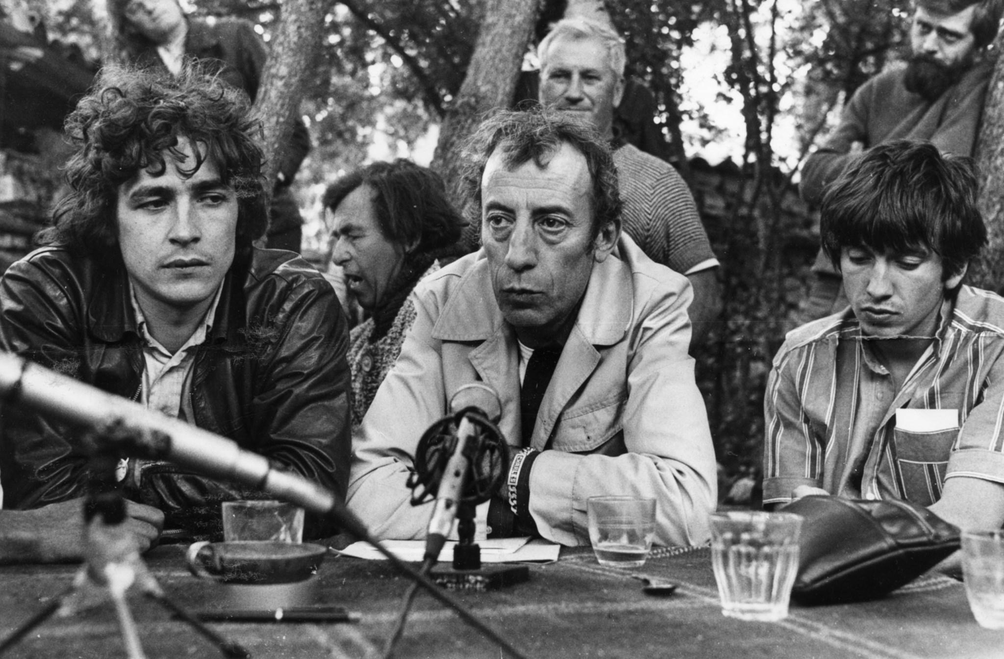 Nicolas, jesaispasqui et alex en direct, photo en noir et blanc